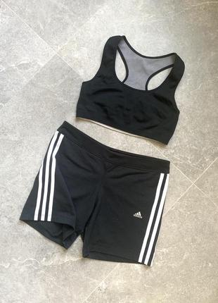 Шорты adidas и топ спортивный