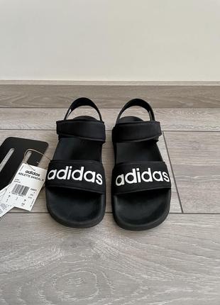 Босоніжки adidas. 35-розмір.