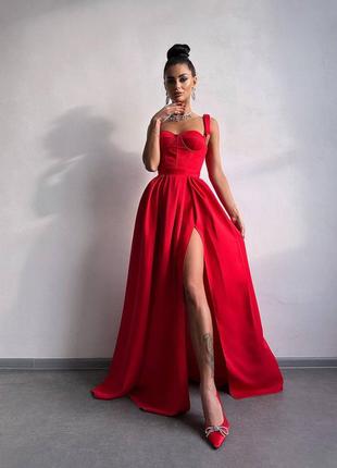 Жіноча вишукана ошатна довга вечірня червона корсетна сукня максі відкриті плечі на випускний