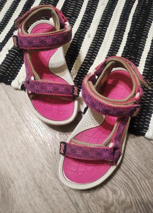 Яркие текстильные босоножки сандалии
