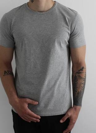 Базовая мужская футболка серого цвета hugo boss1 фото