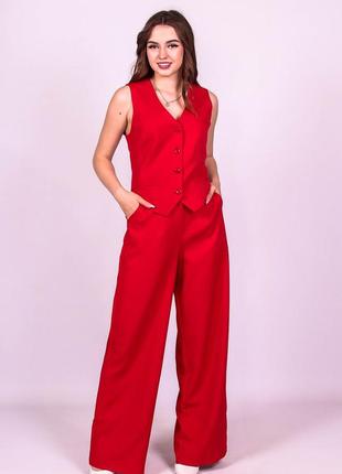 Жилетка костюмная женская красная модная демисезонная креп с пуговицами и карманами короткая актуаль 006, 48
