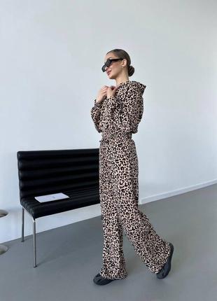 Трендовый костюм леопард