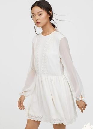 Коктейльное шифоновое платье мини h&m с кружевом.