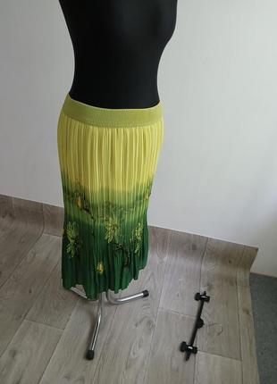 Плиссированная шифоновая юбка с принятом, на резинке , с подкладка, состояние новая, дополнительные фото и замеры по запросу, в размерах2 фото
