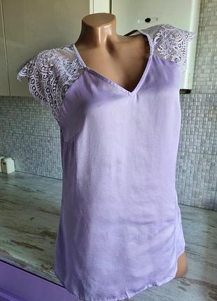 Сиреневая нежная блуза футболка с кружевом guess m