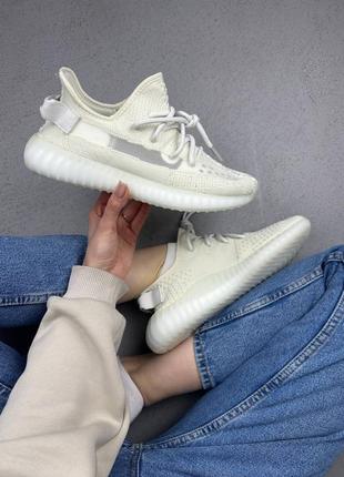 Женские кроссовки adidas yeezy boost 350 v2 bone white адидас изи буст