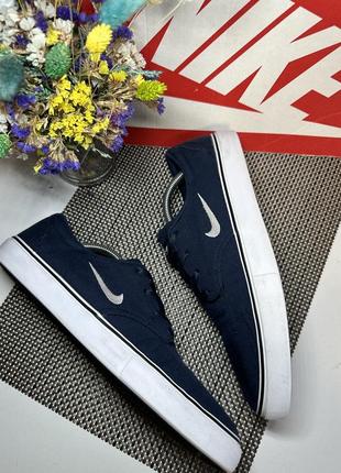 Оригінальні кеди nike 3