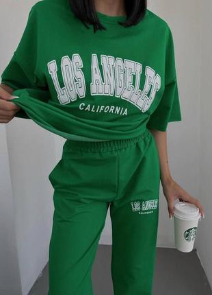 Спортивный костюм с принтом нашивкой лос анджелес los angeles футболка свободная брюки джоггеры комплект черный бежевый зеленый серый трендовый стильный5 фото