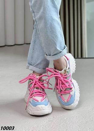 Молочні рожеві кольорові жіночі кросівки на високій масивній підошві потовщеній9 фото