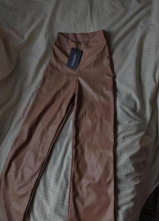 Кожаные брюки коричневого цвета