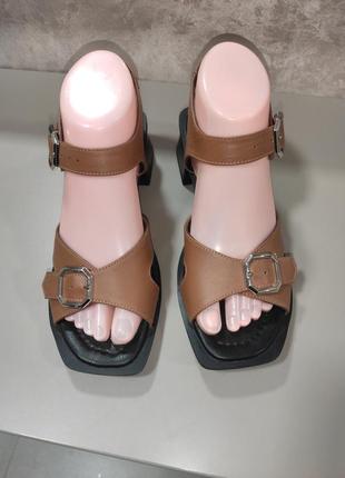 Женские босоножки на каблуке, кожа4 фото