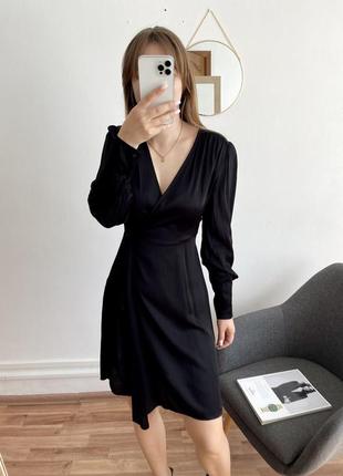 Черное сатиновое платье