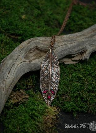 Кулон "лавровый листик с гранатом"