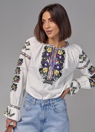 Жіноча вишиванка з квітками 🌸