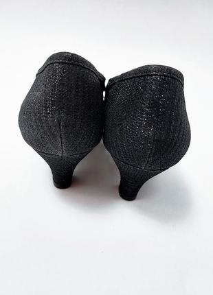 Жіночі чорні туфлі в сіточку з квітковим принтом на маленькому каблуці  від бренду lilley3 фото