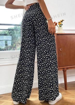 1+1=3 фірмові чорні вільні брюки штани висока посадка shein квітковий принт, розмір 56 - 582 фото