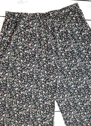 1+1=3 фірмові чорні вільні брюки штани висока посадка shein квітковий принт, розмір 56 - 589 фото