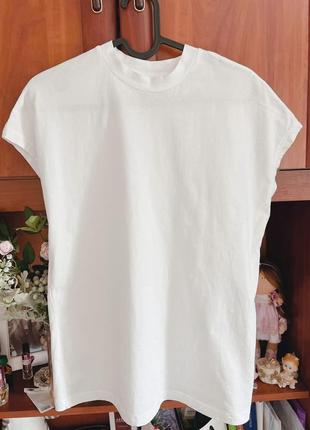 Белая базовая футболка