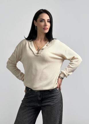 Женский базовый пуловер с пуговицами из вафельной ткани.7 фото
