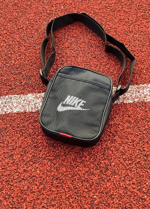 Стильная черная сумка nike с декоративной сеткой / мессенджер найк / мужская женская барсетка / бананка через плечо с сеточкой / унисекс черная