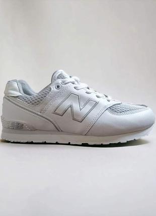 Белые кроссовки new balance