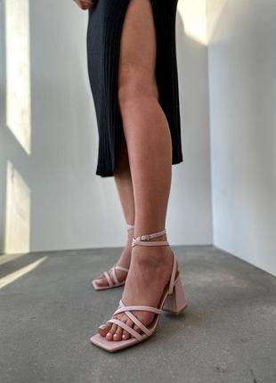 Популярные женские босоножки на легком широком каблуку, плетение квадратные носок хит продаж4 фото