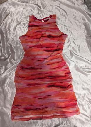 Платье актуальный принт очень красивое платье