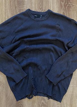 Светр з подертостями bershka