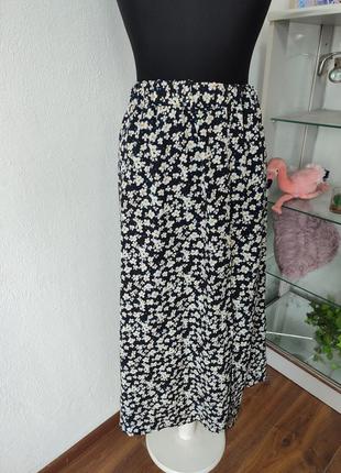 Стильная юбка-миди в цветы, с распоркой батальная трапеция2 фото