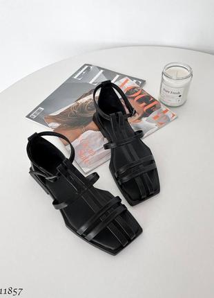 Босоніжки трендові сандалі чорні шкіряні4 фото