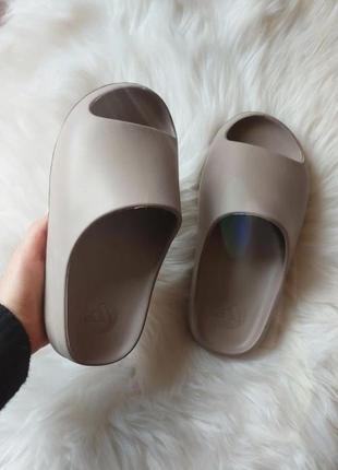 Adidas yeezy slide brown  od1002