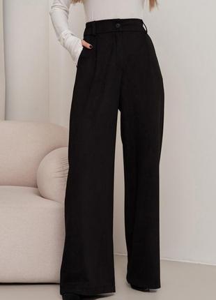 Черные широкие брюки палаццо из эко-замши