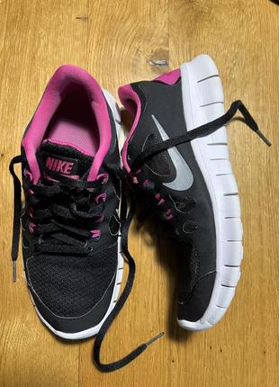 Кросівки nike eur 36, us 4