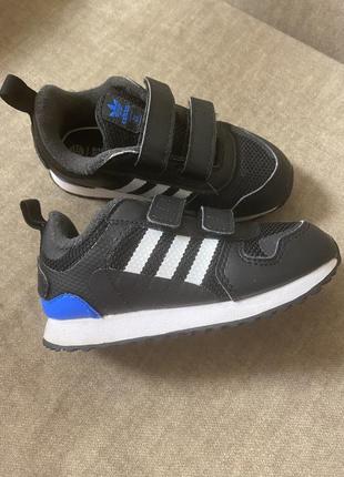 Кросівки дитяче взуття adidas zx 700 hd gy3299