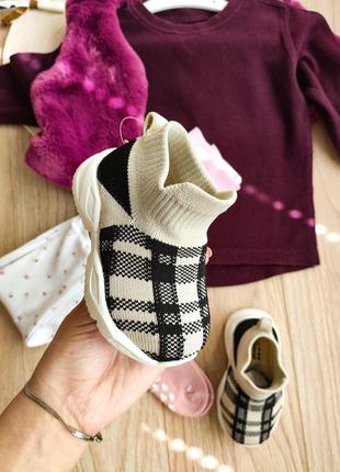 Кросівки текстильні+ носки у подарунок для малюків