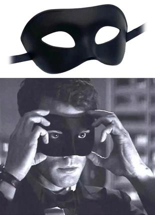 Венецианская карнавальная черная маска