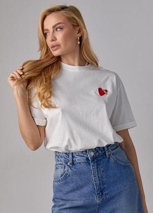 Трикотажная футболка с вышитым сердцем - молочный цвет, l (есть размеры)5 фото