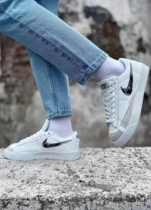 Жіночі кросівки nike blazer low sketch black white