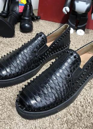 Лофери christian louboutin pik boat python black