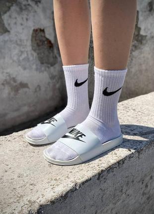 Жіночі шльопанці nike white black logo