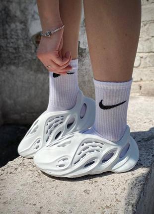 Жіночі шльопанці yeezy foam runner white (no logo)