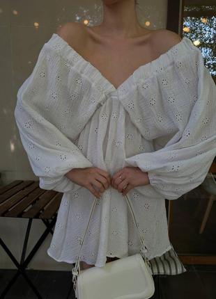 Коротка муслінова сукня з довгими об'ємними рукавами на резинці з резинкою в зоні декольте та талії7 фото