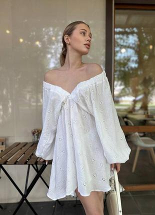 Коротка муслінова сукня з довгими об'ємними рукавами на резинці з резинкою в зоні декольте та талії4 фото
