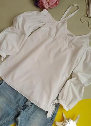 Белая блуза с открытыми плечами1 фото