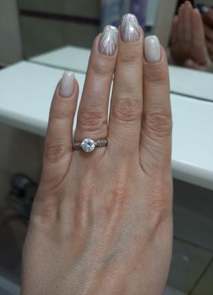Серебряное кольцо с камнями 17,5 размер.