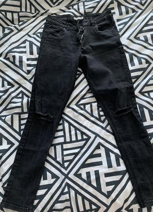 Черные скинни джинсы