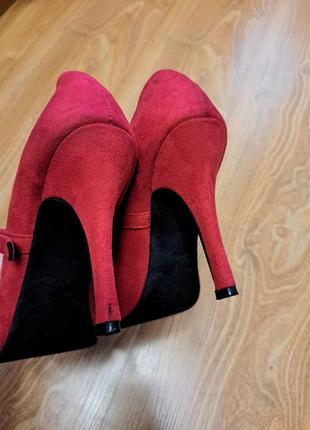 Туфли красные на высоком каблуке 40р2 фото