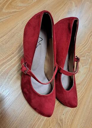 Туфли красные на высоком каблуке 40р6 фото