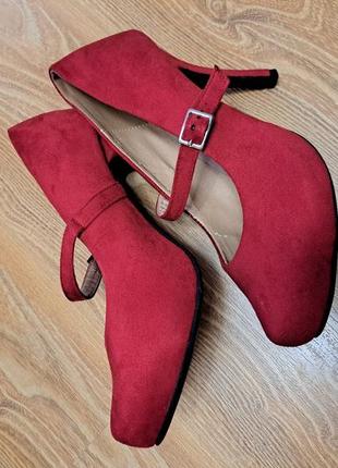 Туфли красные на высоком каблуке 40р5 фото